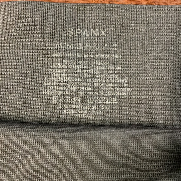 SPANX Cropped Seamless High Waist Leggings Abstract Design size M - Picture 2 of 5